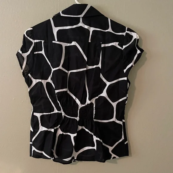 Michael Michael Kors Black and White Print Button Down Top Size 4P - Picture 2 of 11
